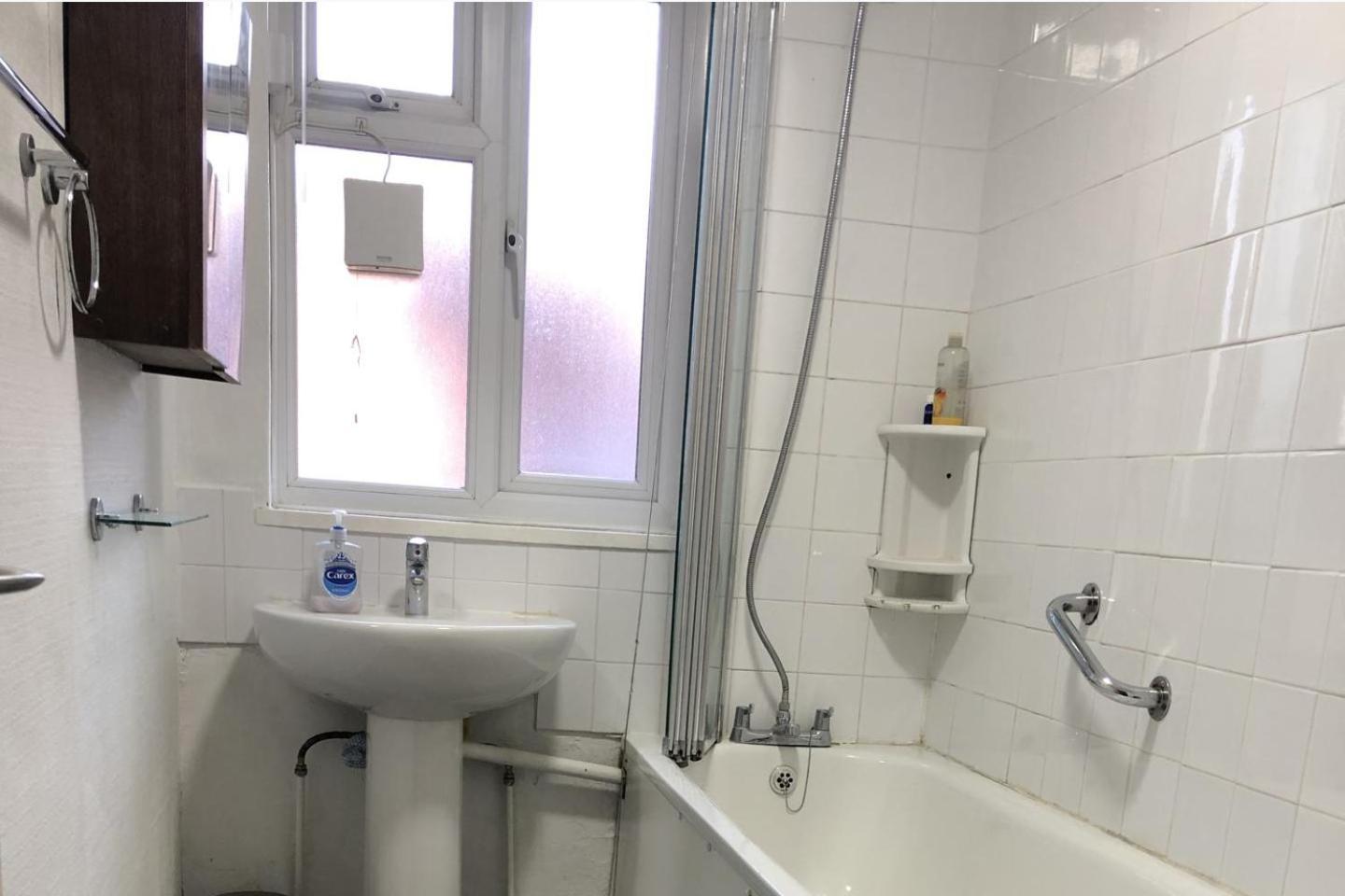 Lovely One-Bed Apartment To Rent In Лондон Экстерьер фото